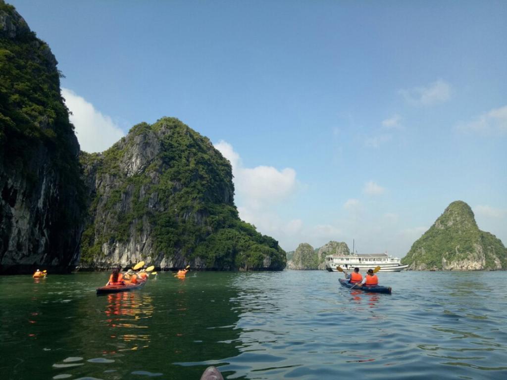 Halong Lavender Cruises Hotel Ha Long Bagian luar foto