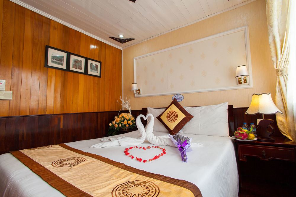 Halong Lavender Cruises Hotel Ha Long Bagian luar foto