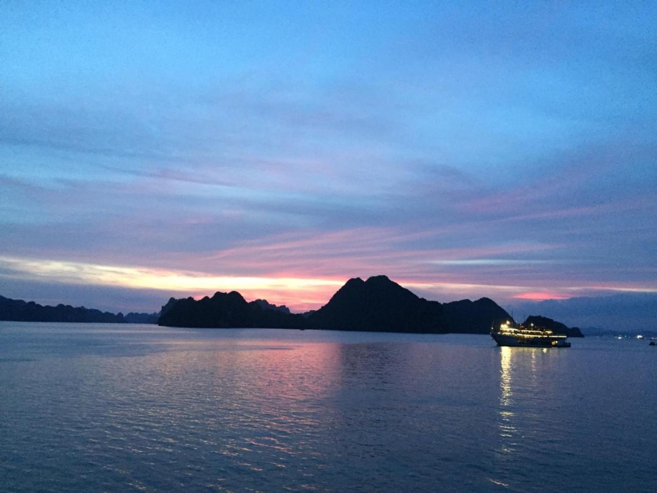 Halong Lavender Cruises Hotel Ha Long Bagian luar foto